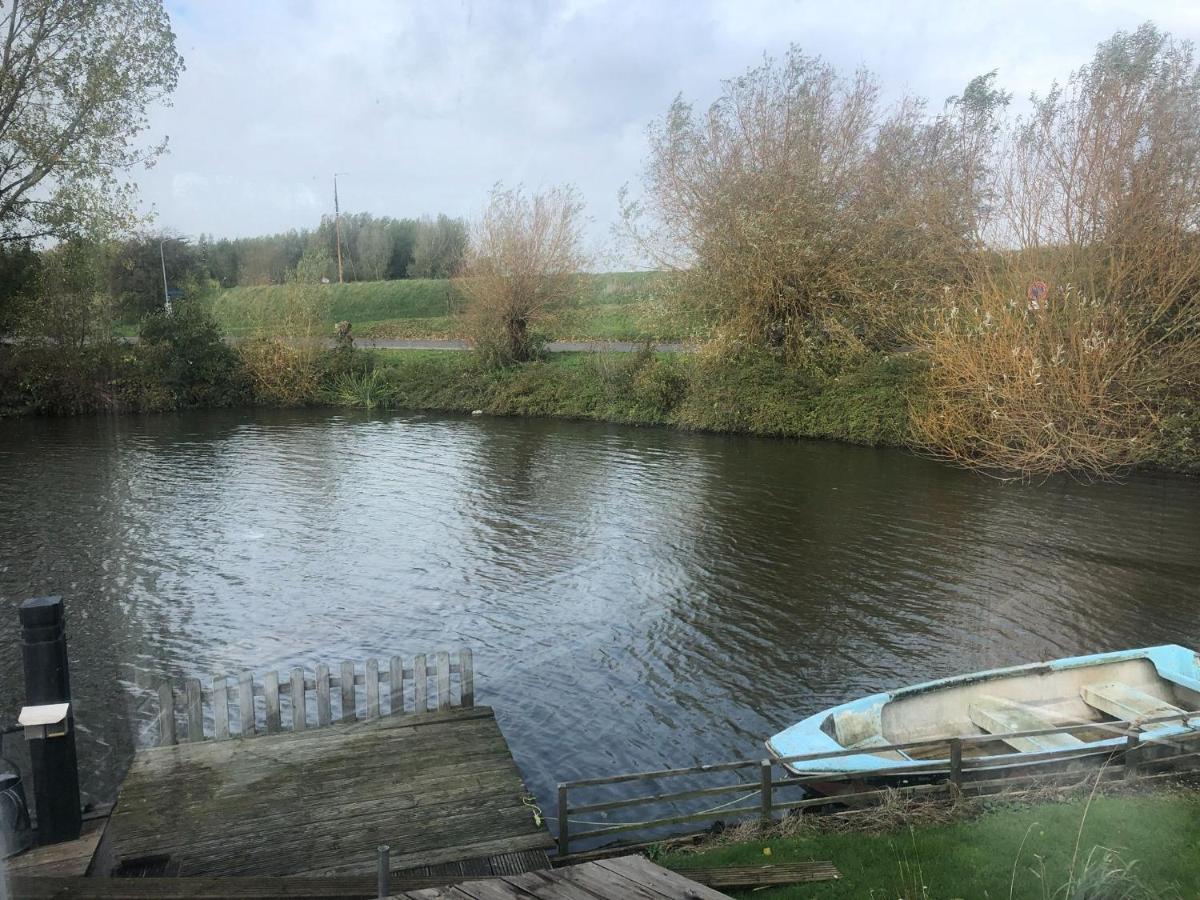 Fantastic Villa In Ooltgensplaat With Jetty Extérieur photo