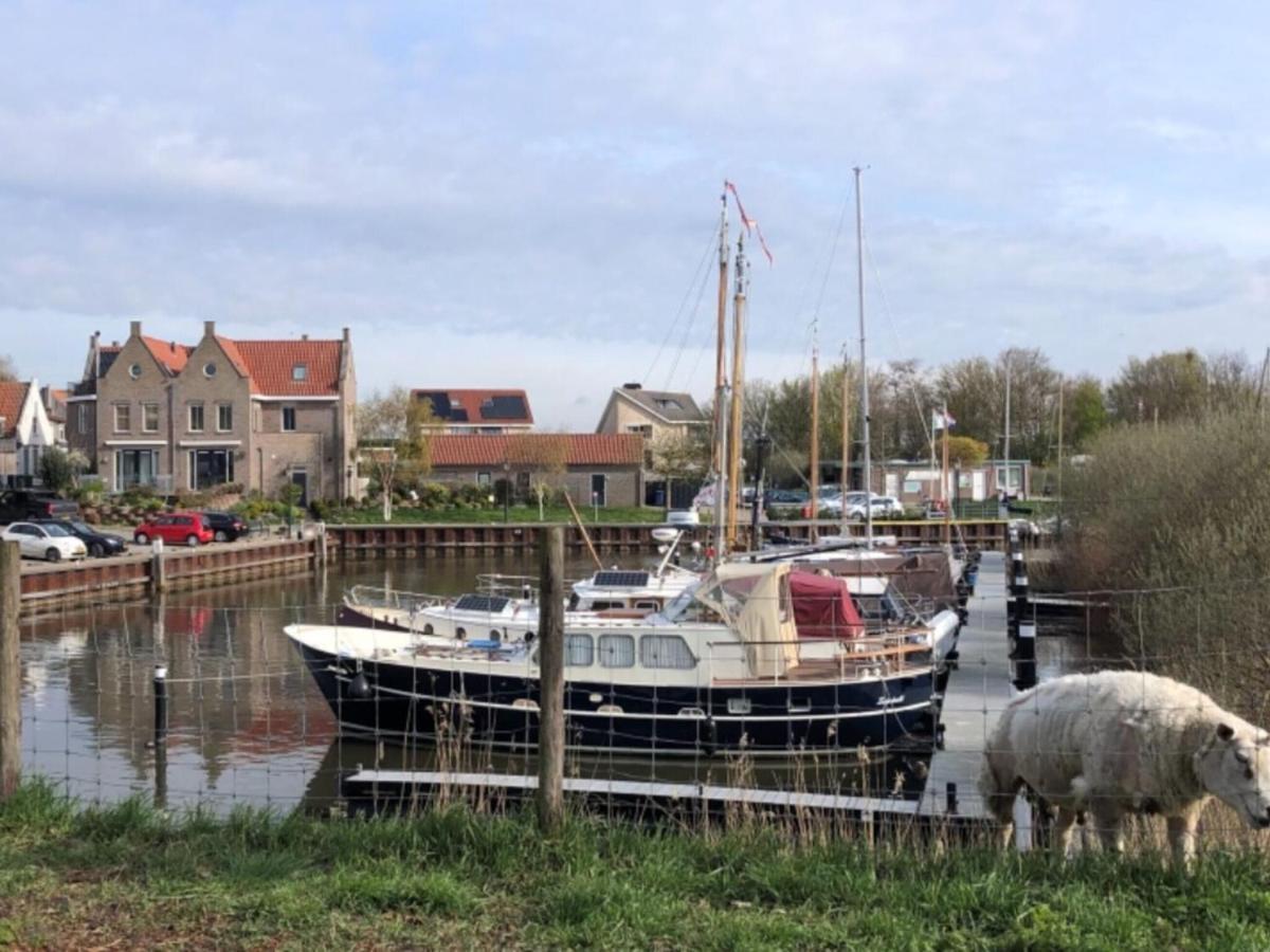 Fantastic Villa In Ooltgensplaat With Jetty Extérieur photo